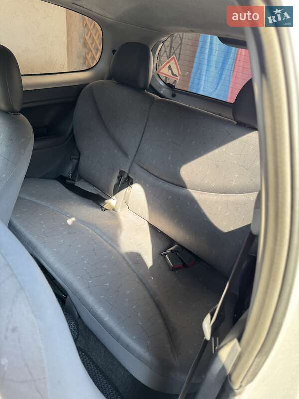 Хетчбек Toyota Yaris 2000 в Одесі