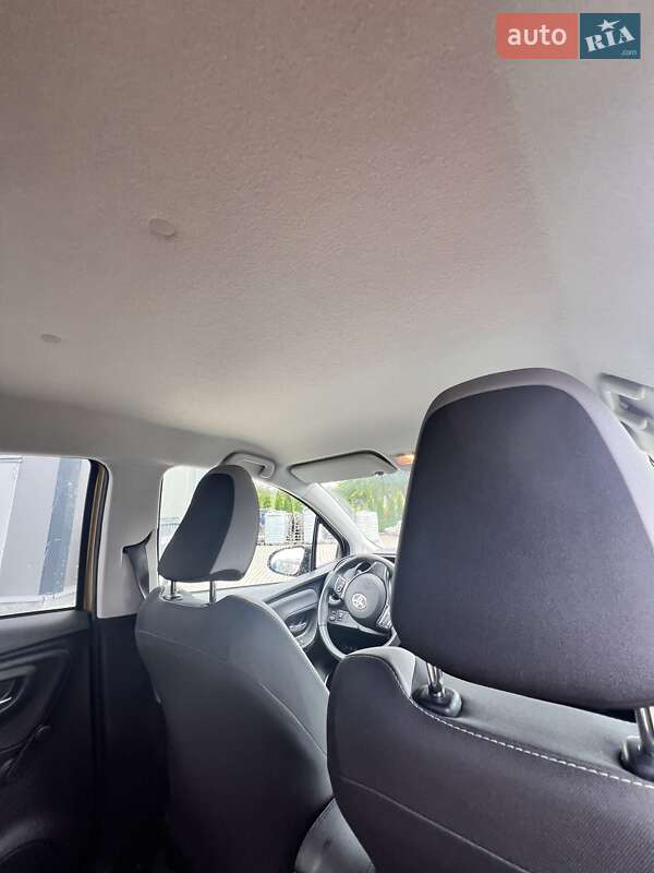Хэтчбек Toyota Yaris 2019 в Киеве