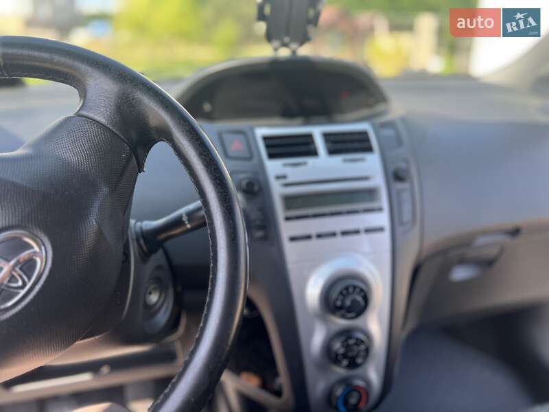Хэтчбек Toyota Yaris 2008 в Львове