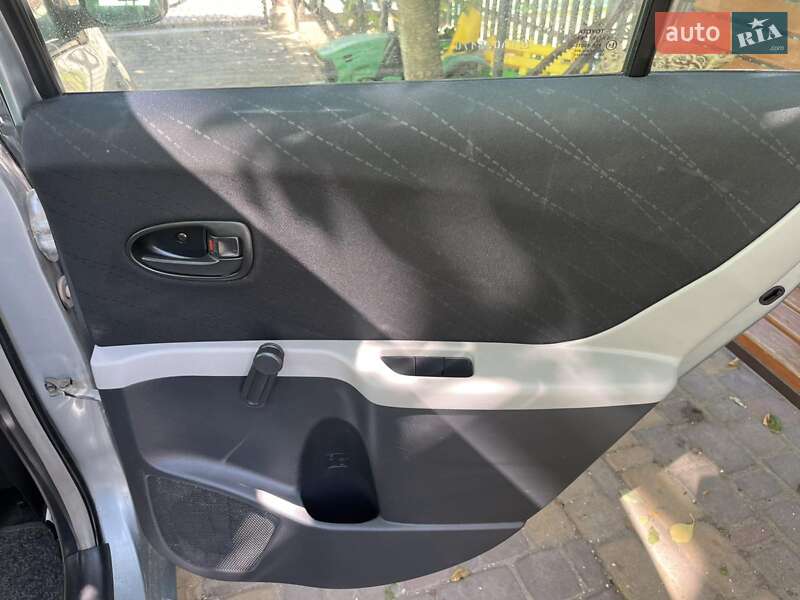 Хэтчбек Toyota Yaris 2006 в Стрые