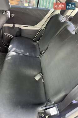 Хэтчбек Toyota Yaris 2006 в 