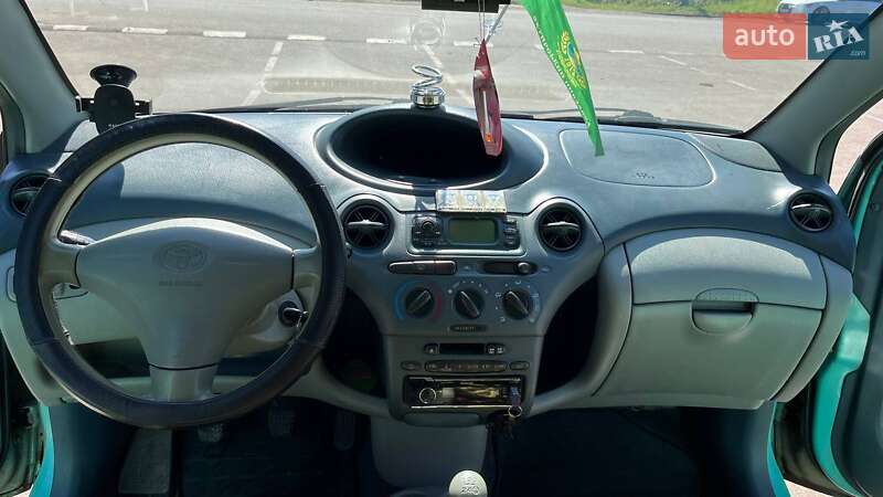 Хэтчбек Toyota Yaris 1999 в Ахтырке