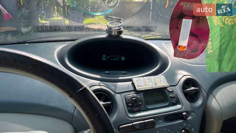 Хэтчбек Toyota Yaris 1999 в Ахтырке