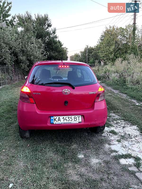 Хэтчбек Toyota Yaris 2006 в Киеве