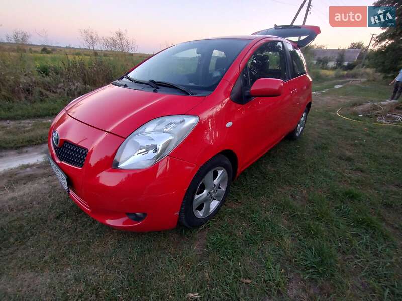Хэтчбек Toyota Yaris 2006 в Киеве