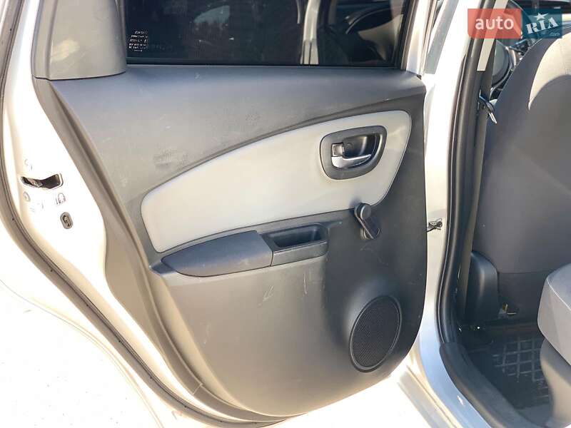 Хэтчбек Toyota Yaris 2014 в Виннице фото 20 Хэтчбек Toyota Yaris 2014 в Виннице