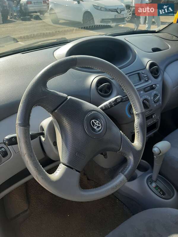 Хетчбек Toyota Yaris 2001 в Черкасах