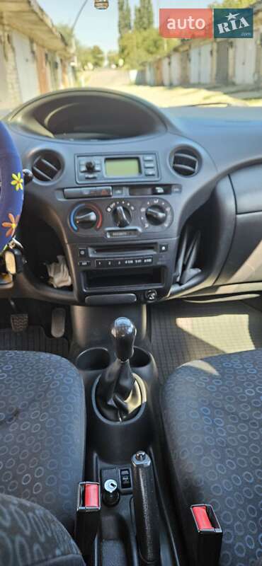 Хэтчбек Toyota Yaris 2003 в Южноукраинске