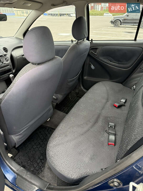 Хетчбек Toyota Yaris 2004 в Луцьку