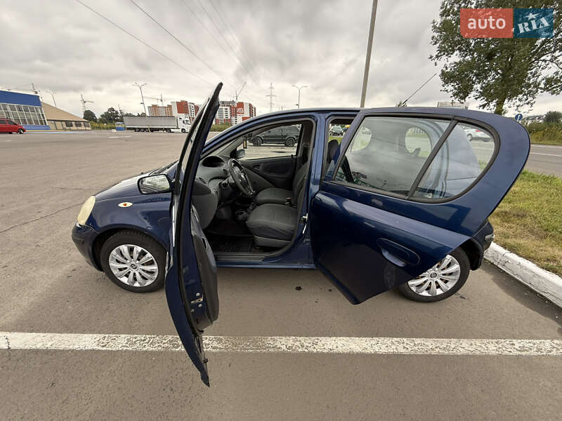Хетчбек Toyota Yaris 2004 в Луцьку