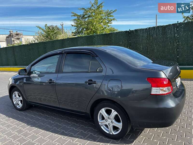 Седан Toyota Yaris 2006 в Одессе