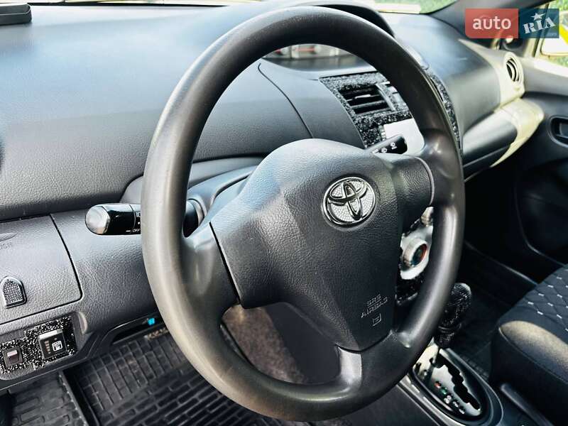 Седан Toyota Yaris 2006 в Одессе