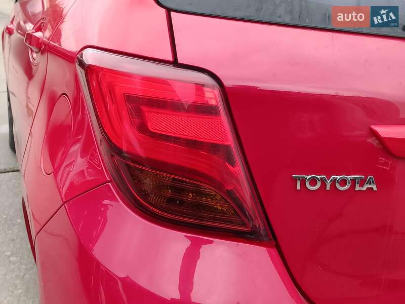 Хэтчбек Toyota Yaris 2015 в Харькове