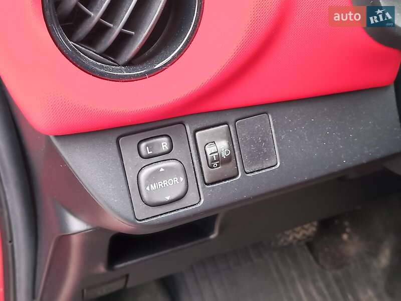 Хэтчбек Toyota Yaris 2015 в Харькове