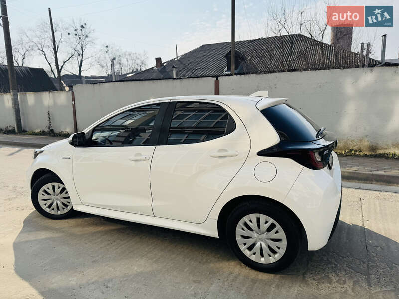 Хэтчбек Toyota Yaris 2022 в Ромнах