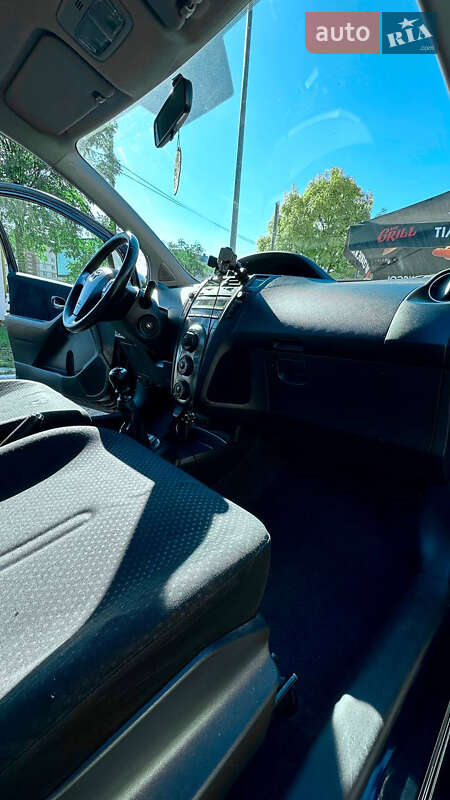 Хетчбек Toyota Yaris 2009 в Києві