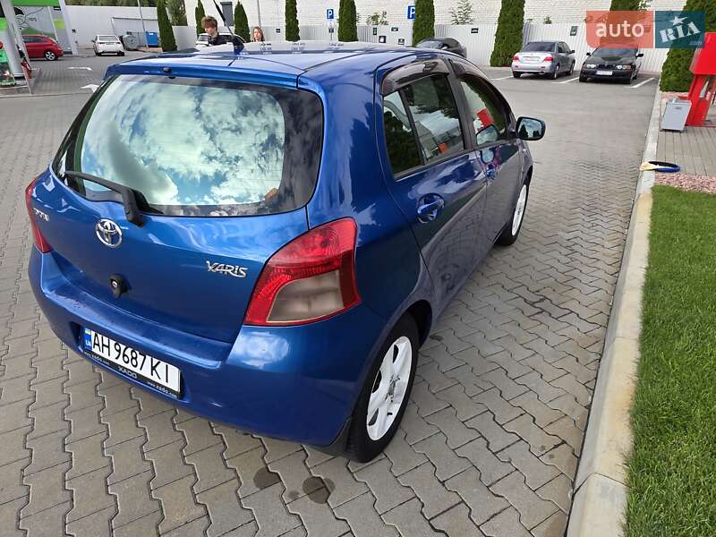 Хетчбек Toyota Yaris 2006 в Києві