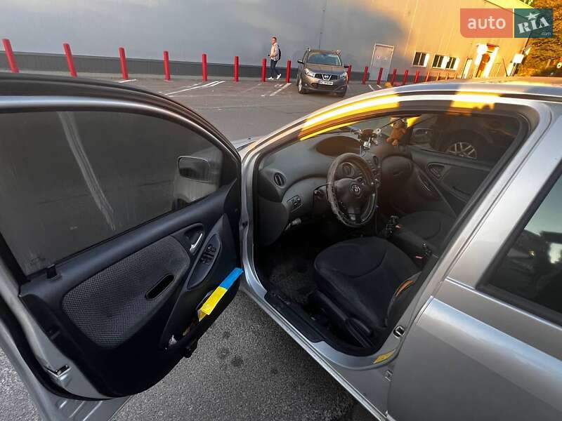 Хэтчбек Toyota Yaris 2005 в Львове