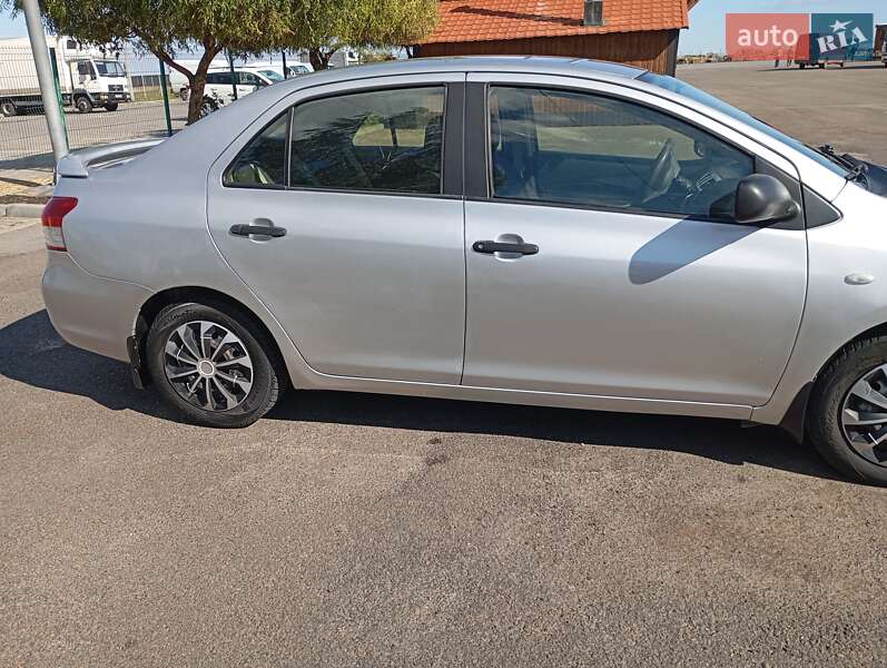 Седан Toyota Yaris 2007 в Одесі