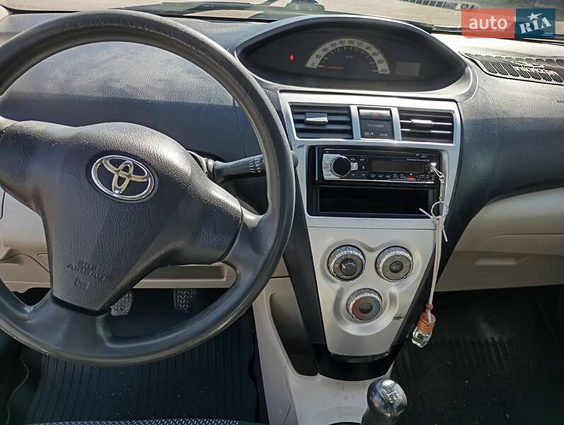 Седан Toyota Yaris 2007 в Одесі