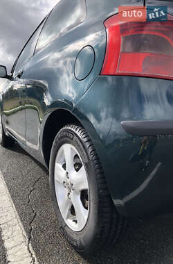 Хэтчбек Toyota Yaris 2006 в 