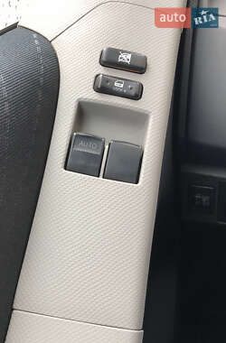 Хэтчбек Toyota Yaris 2006 в 