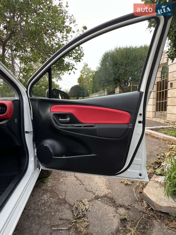 Хетчбек Toyota Yaris 2016 в Одесі