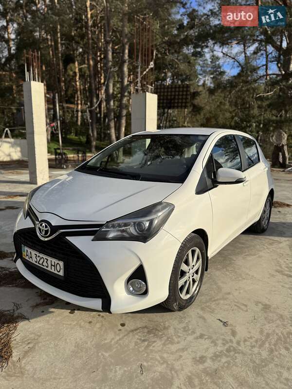 Хэтчбек Toyota Yaris 2015 в Киеве фото 3 Хэтчбек Toyota Yaris 2015 в Киеве