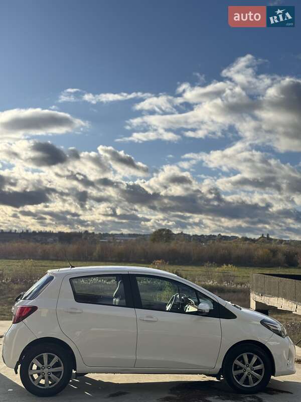 Хэтчбек Toyota Yaris 2015 в Киеве фото 8 Хэтчбек Toyota Yaris 2015 в Киеве