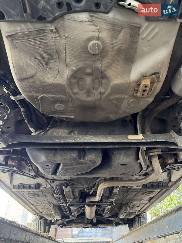 Хэтчбек Toyota Yaris 2015 в Киеве фото 32 Хэтчбек Toyota Yaris 2015 в Киеве