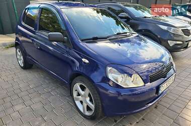 Хэтчбек Toyota Yaris 1999 в 