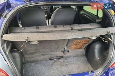 Хэтчбек Toyota Yaris 1999 в 