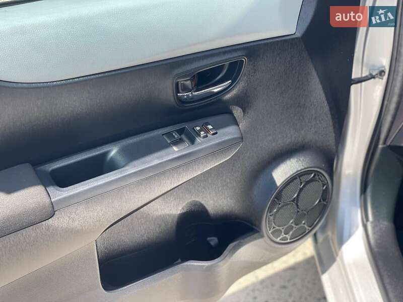 Хэтчбек Toyota Yaris 2012 в Ужгороде