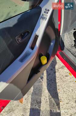 Хэтчбек Toyota Yaris 2007 в 