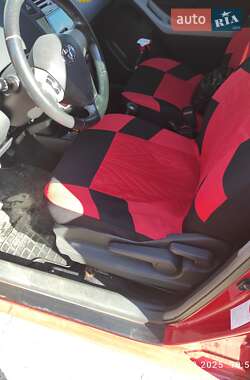Хэтчбек Toyota Yaris 2007 в 