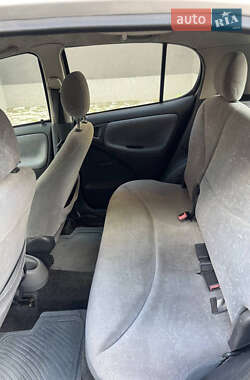 Хэтчбек Toyota Yaris 2000 в  фото 9 Хэтчбек Toyota Yaris 2000 в