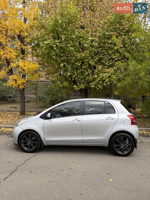 Хэтчбек Toyota Yaris 2006 в Николаеве