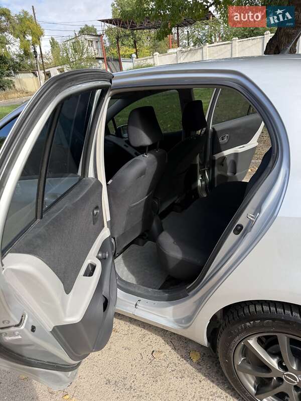 Хэтчбек Toyota Yaris 2006 в Николаеве