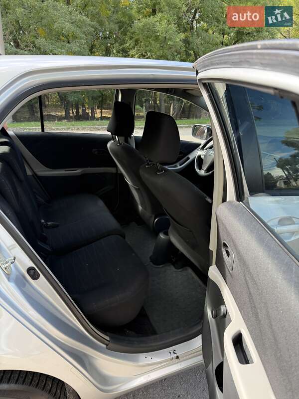 Хэтчбек Toyota Yaris 2006 в Николаеве
