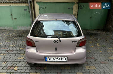 Хетчбек Toyota Yaris 2001 в 