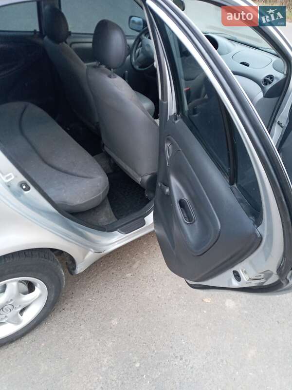 Хетчбек Toyota Yaris 2000 в Одесі