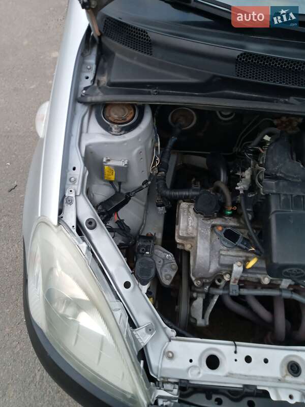Хетчбек Toyota Yaris 2000 в Одесі