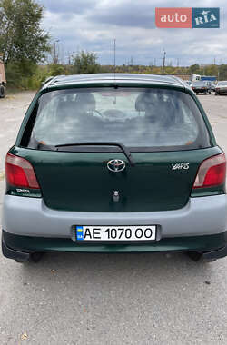 Хэтчбек Toyota Yaris 1999 в 
