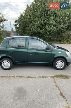 Хэтчбек Toyota Yaris 1999 в 