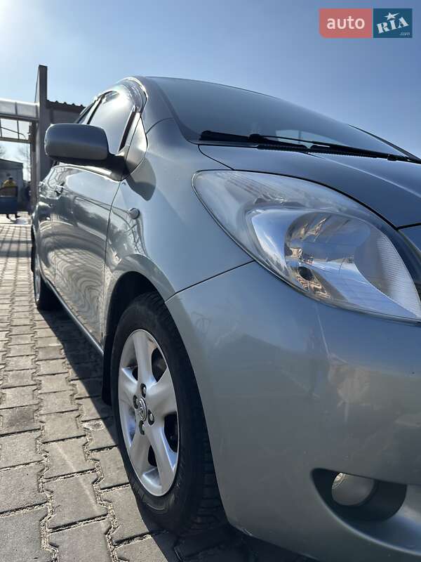 Хэтчбек Toyota Yaris 2007 в Николаеве
