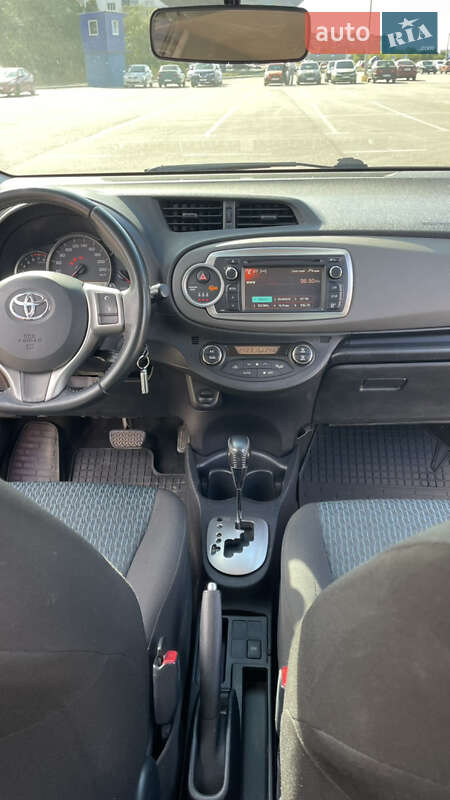 Хетчбек Toyota Yaris 2012 в Кропивницькому