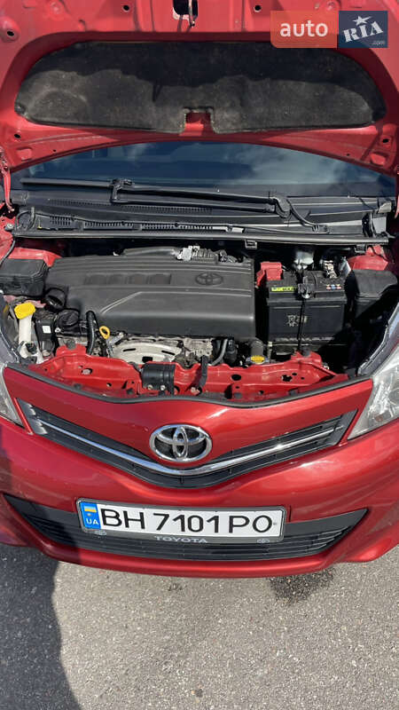 Хетчбек Toyota Yaris 2012 в Кропивницькому