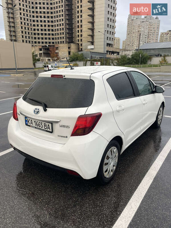 Хэтчбек Toyota Yaris 2015 в Киеве фото 6 Хэтчбек Toyota Yaris 2015 в Киеве