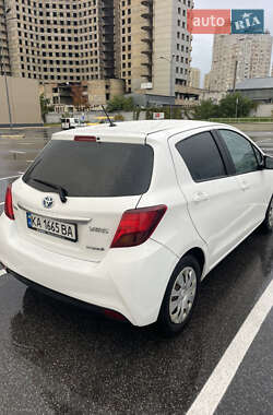 Хетчбек Toyota Yaris 2015 в  фото 6 Хетчбек Toyota Yaris 2015 в