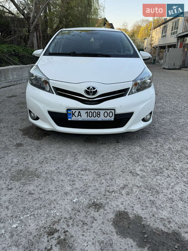 Хетчбек Toyota Yaris 2012 в Києві